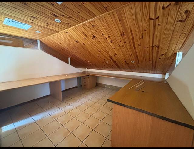 270M² OFFICE TO LET IN TYGER VALLEY